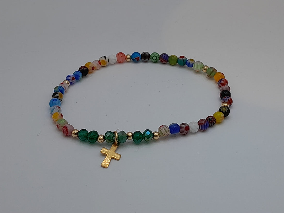 Armband Glasperle mit goldfarbenem Kreuz