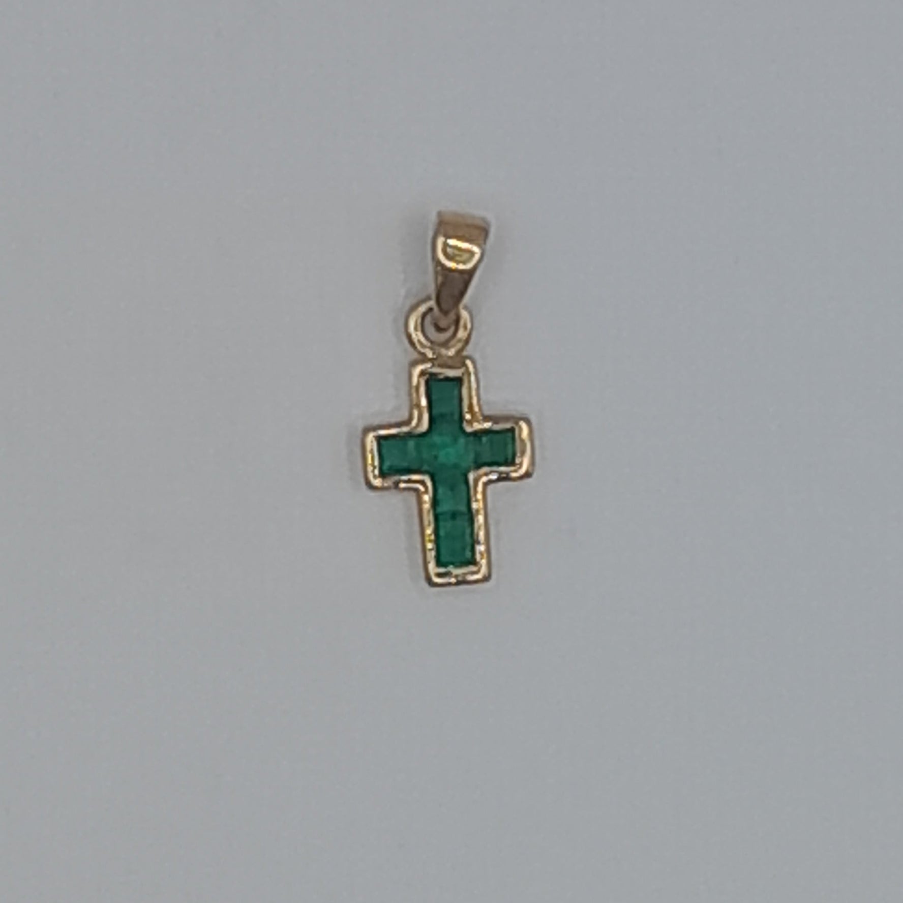 Kettenanhänger Kreuz Gold 585 mit grünen Zirkonia