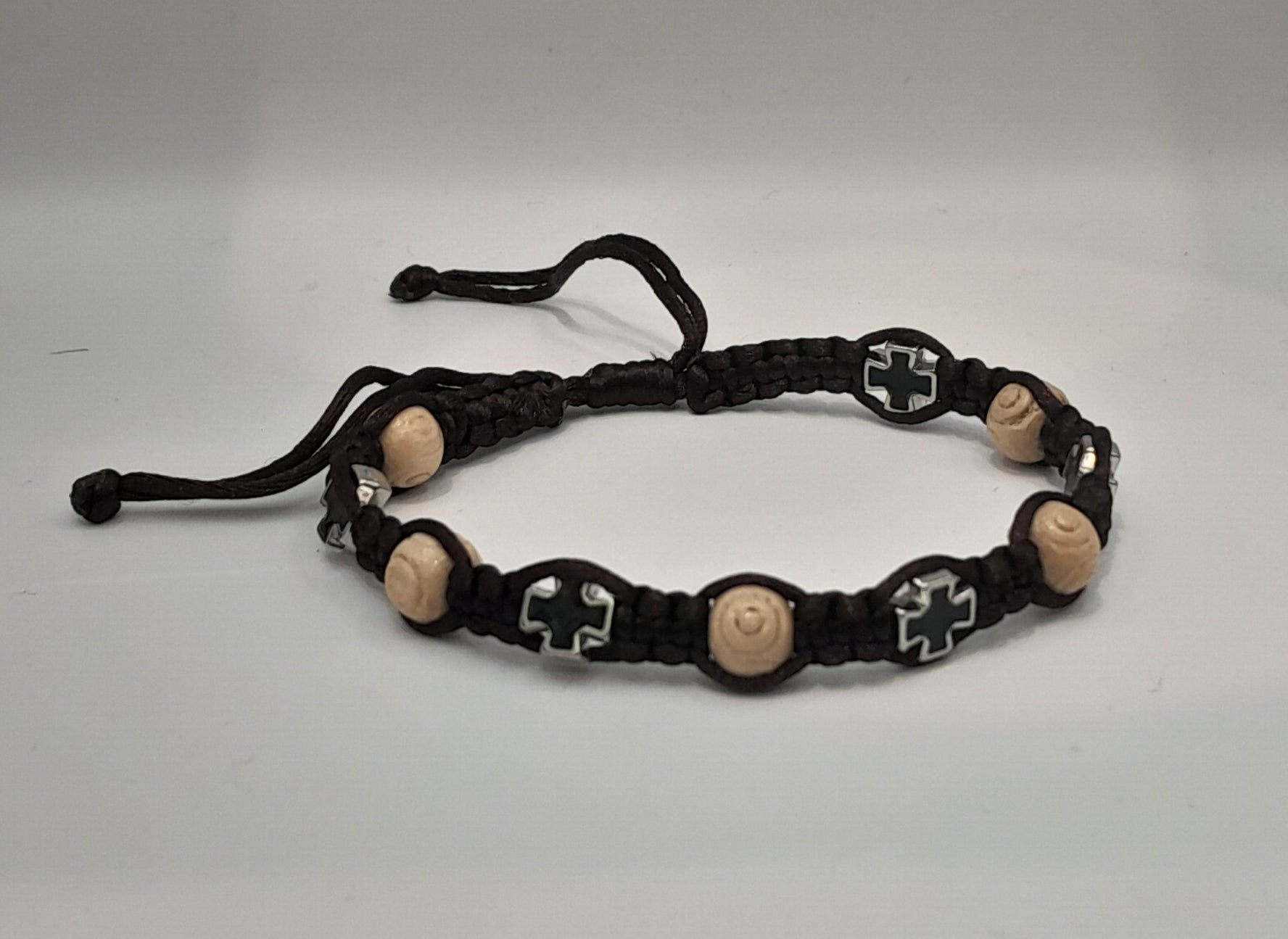Armband Holzperlen / Metallkreuze schwarz