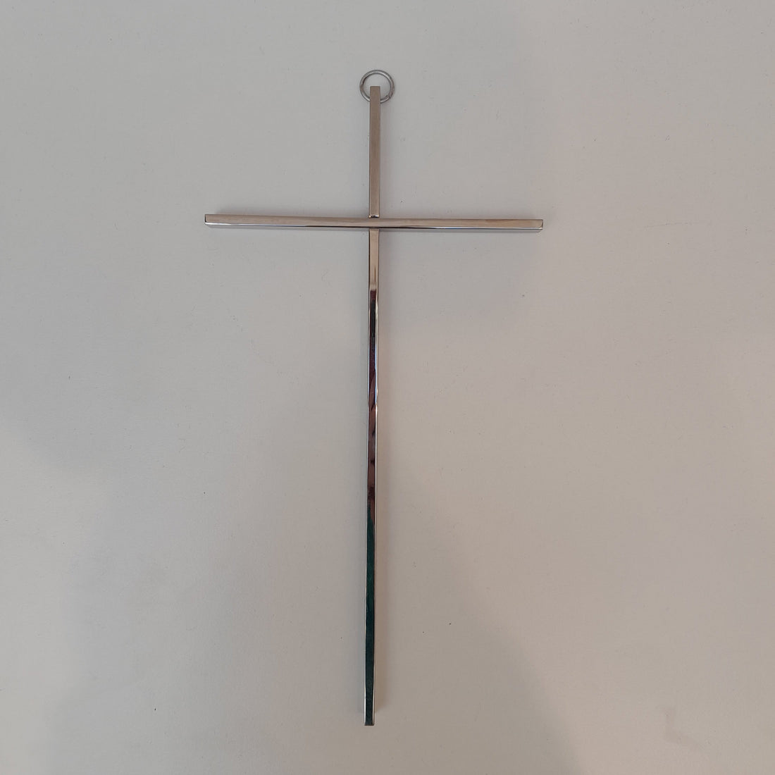 Wandkreuz schmal, silberfarben