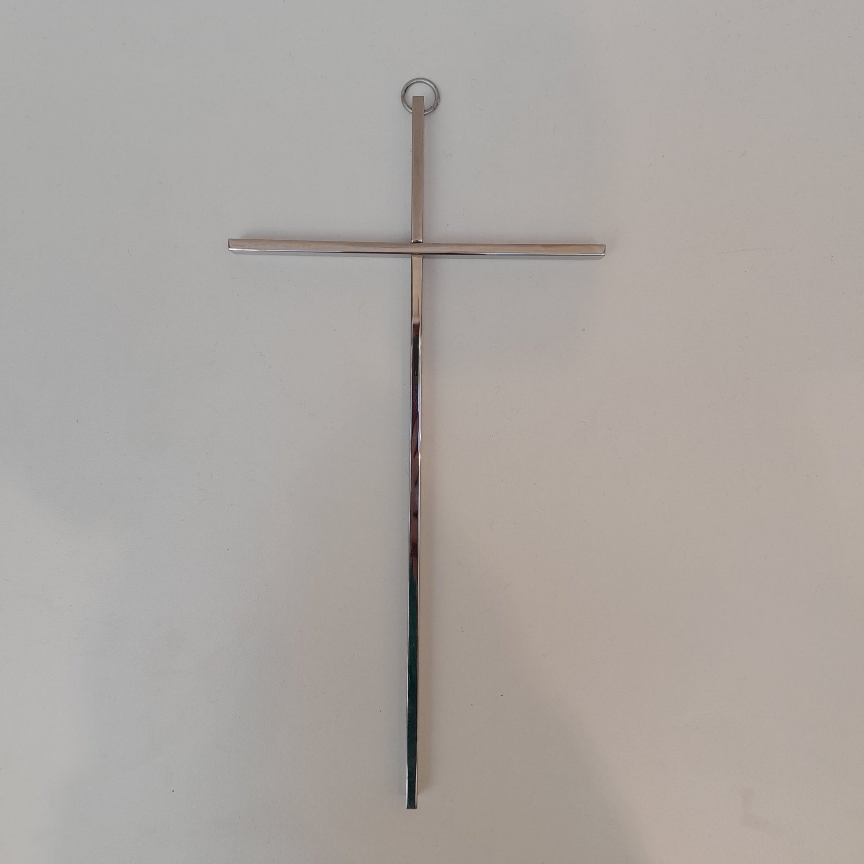 Wandkreuz schmal, silberfarben