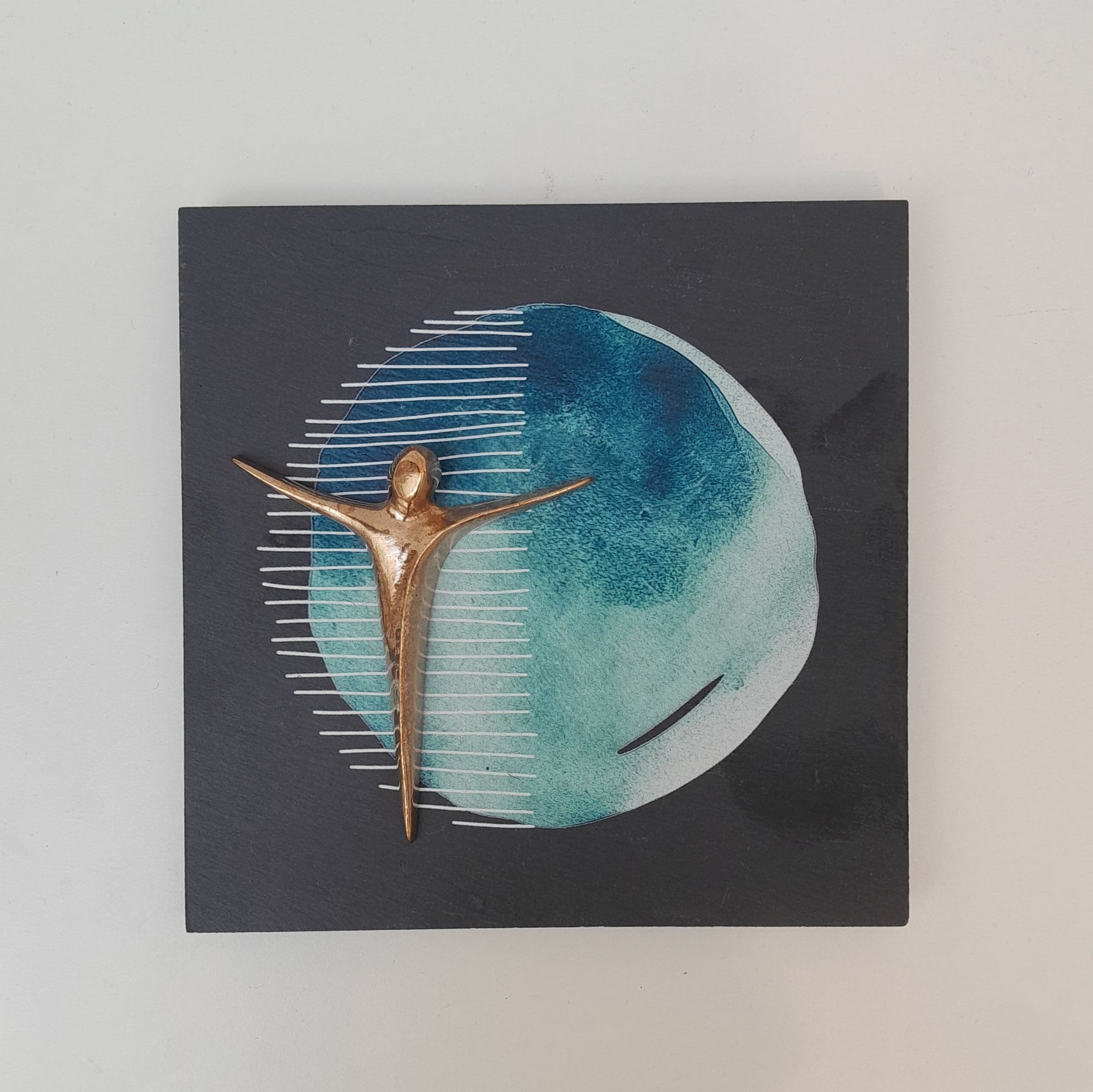 Wandkreuz Schieferplatte mit Bronze-Corpus