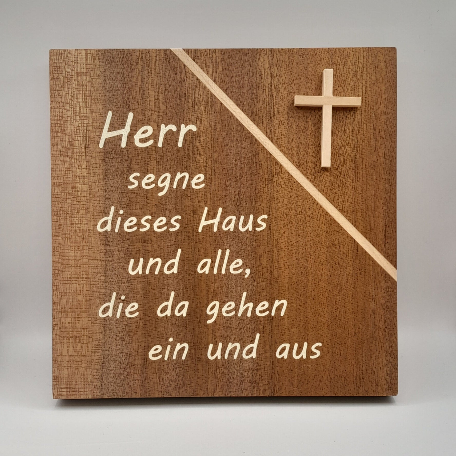 Haussegen, Nussbaum mit Ahornkreuz