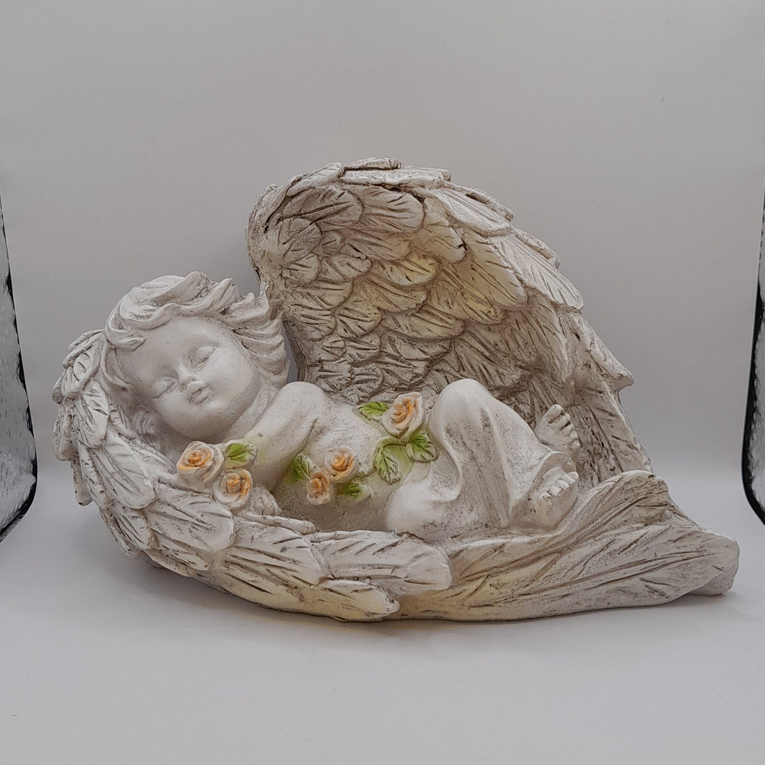 Engel liegend in Flügel, ca. 18 cm