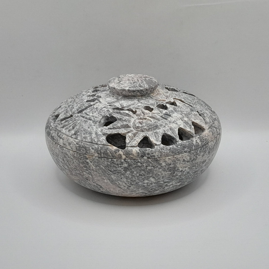 Schale mit Deckel "Rose", aus Softstone