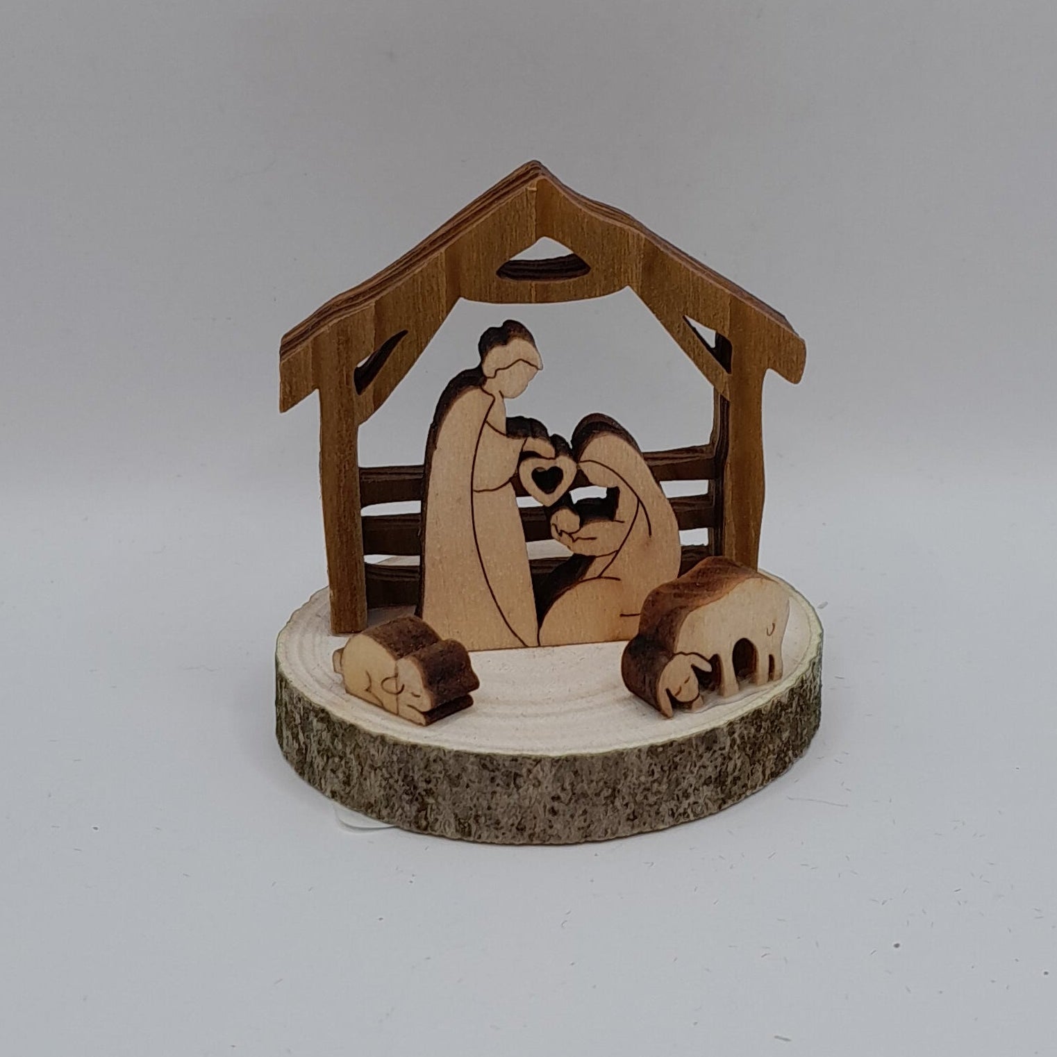 Holzkrippe, auf Holzscheibe