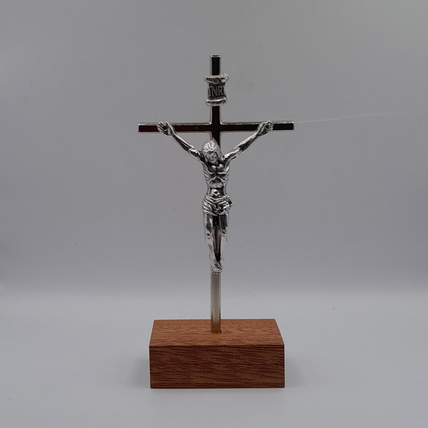 Metallkreuz mit Sockel