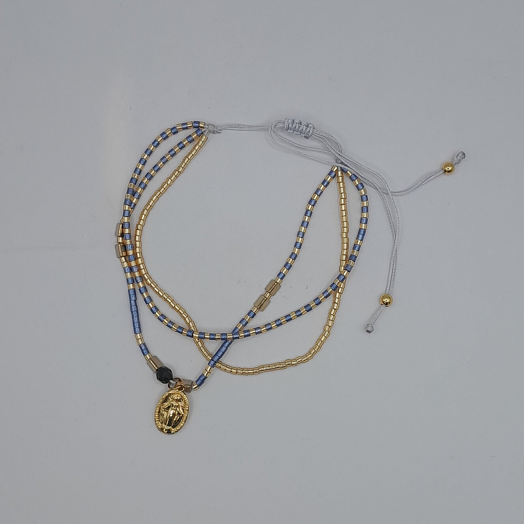 Armband aus kleinen Perlchen